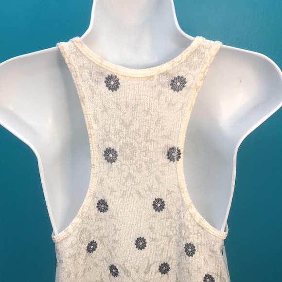 GAZE USA CREAM KNIT TOP WITH FLORAL/PAISLEY PATTERN • FLARED AT BOTTOM • sz M - Picture 6 of 11